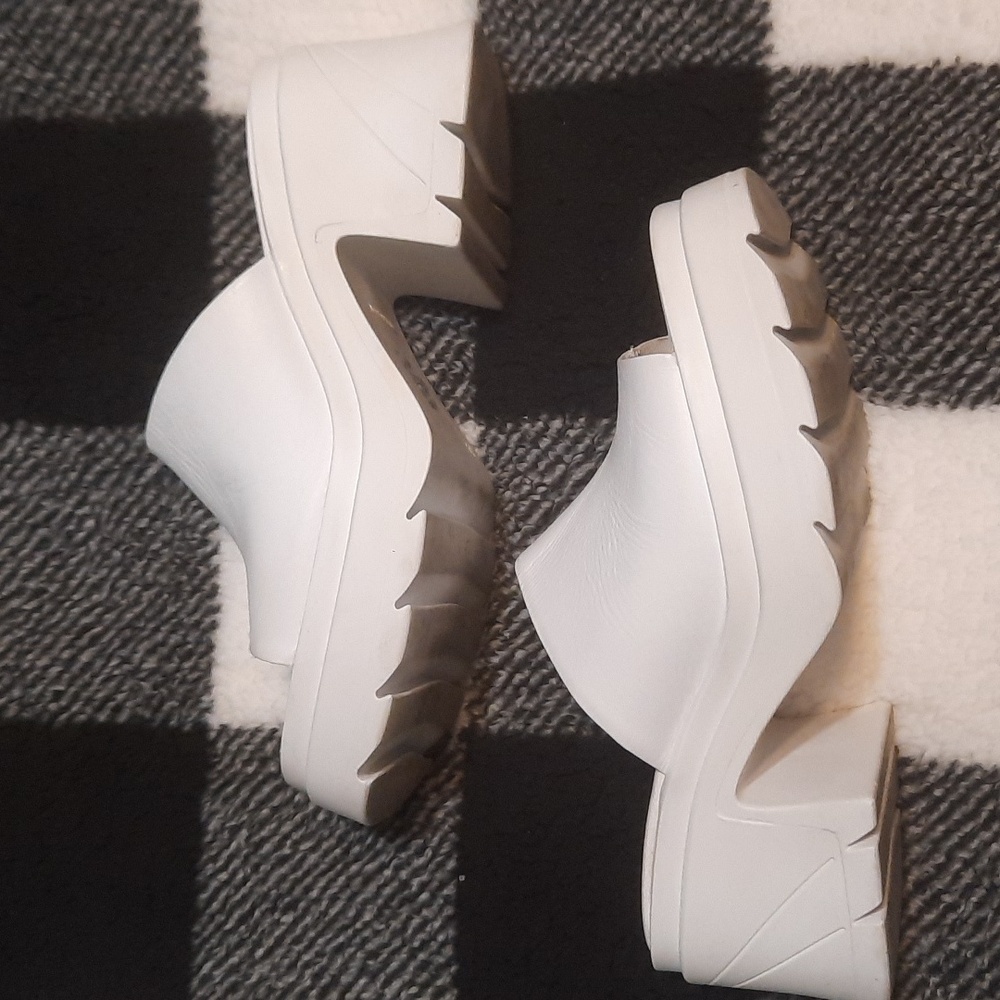Lintervalle genuine leather size 38 platform sandals worn twice